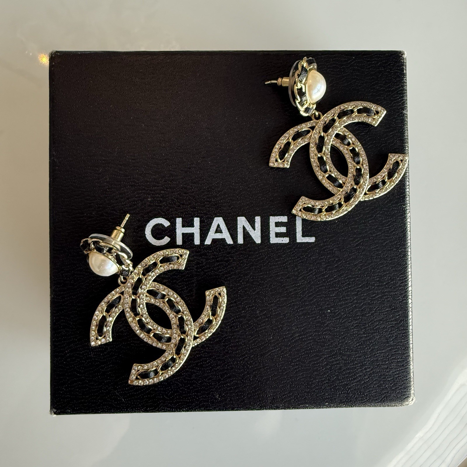 CHANEL CC Logos Round Leather Dangle Pearl Earrings Gold Tone Auth w/Box