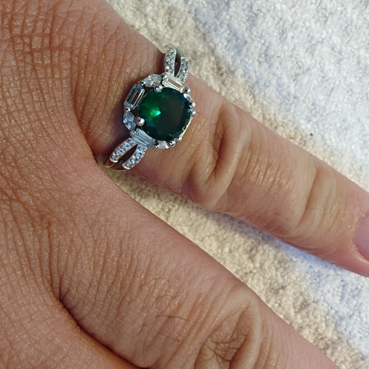 Cocktail Ring Green Round Cut Split Shank Silver Size 7
