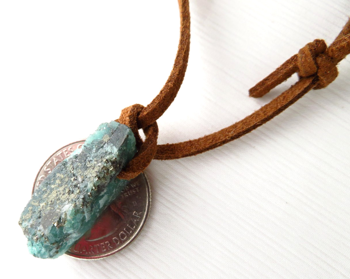 Colombian Emerald Raw Rock with crystals 20.00 Cts Cow Leather Muzo Mines
