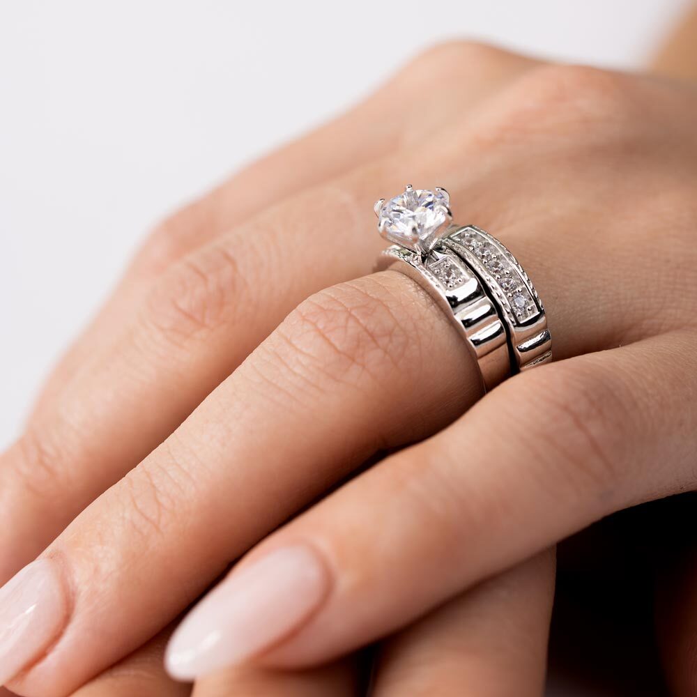 925 STERLING SILVER TRIOS RING ROUND CENTER RING SIMULATED FLAWLESS DIAMONDS
