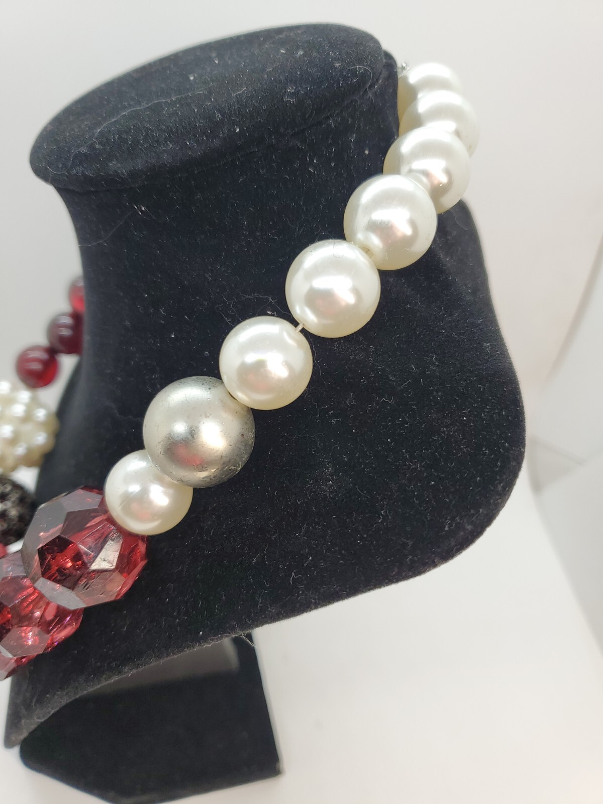 CATO 1946 Faux Pearl Red Gold Black Rhinestones Beaded Statement Necklace 23.5″