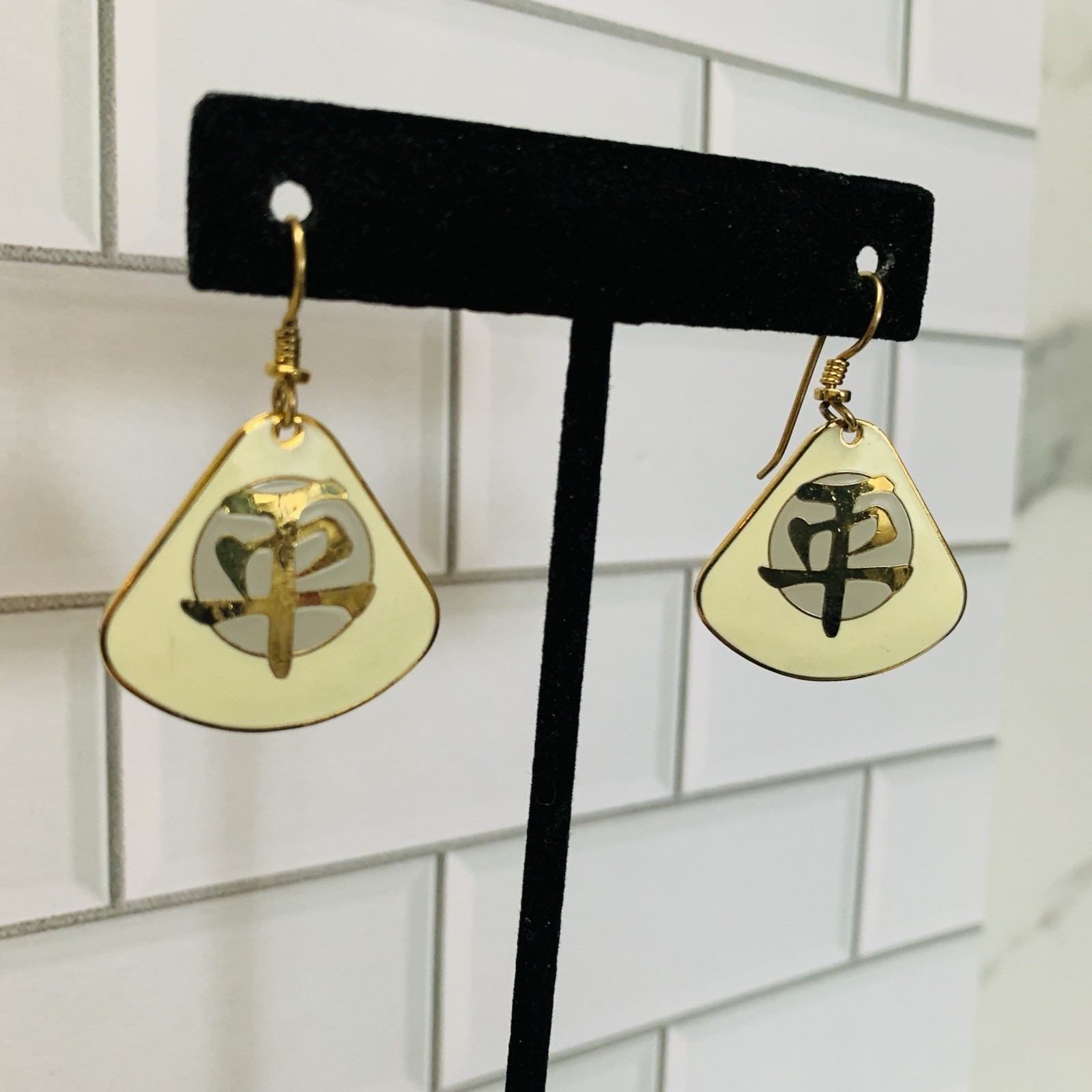Vintage LAUREL BURCH Chinese Character EARRINGS Gold tone cream Enamel Pierced