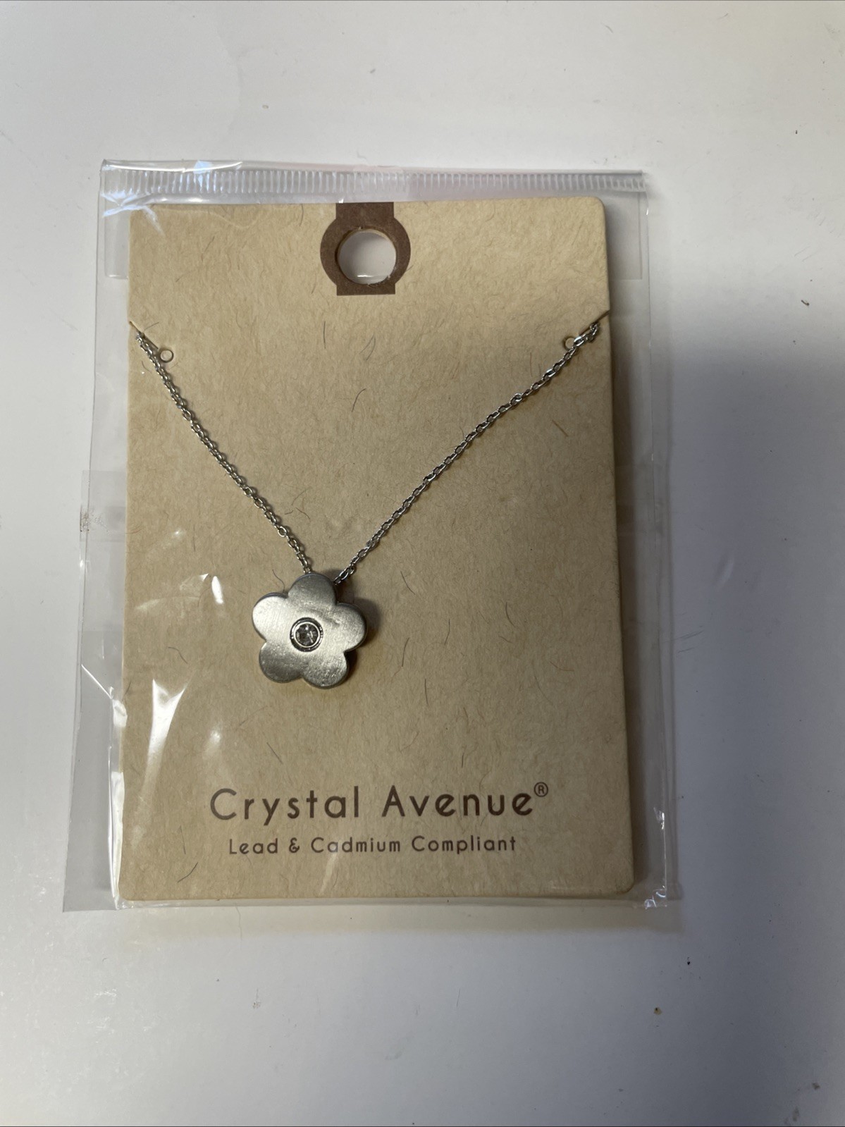 CRYSTAL AVENUE DAISY CRYSTAL SILVER TONE LEAD & CADMIUM COMPLIANT NECKLACE