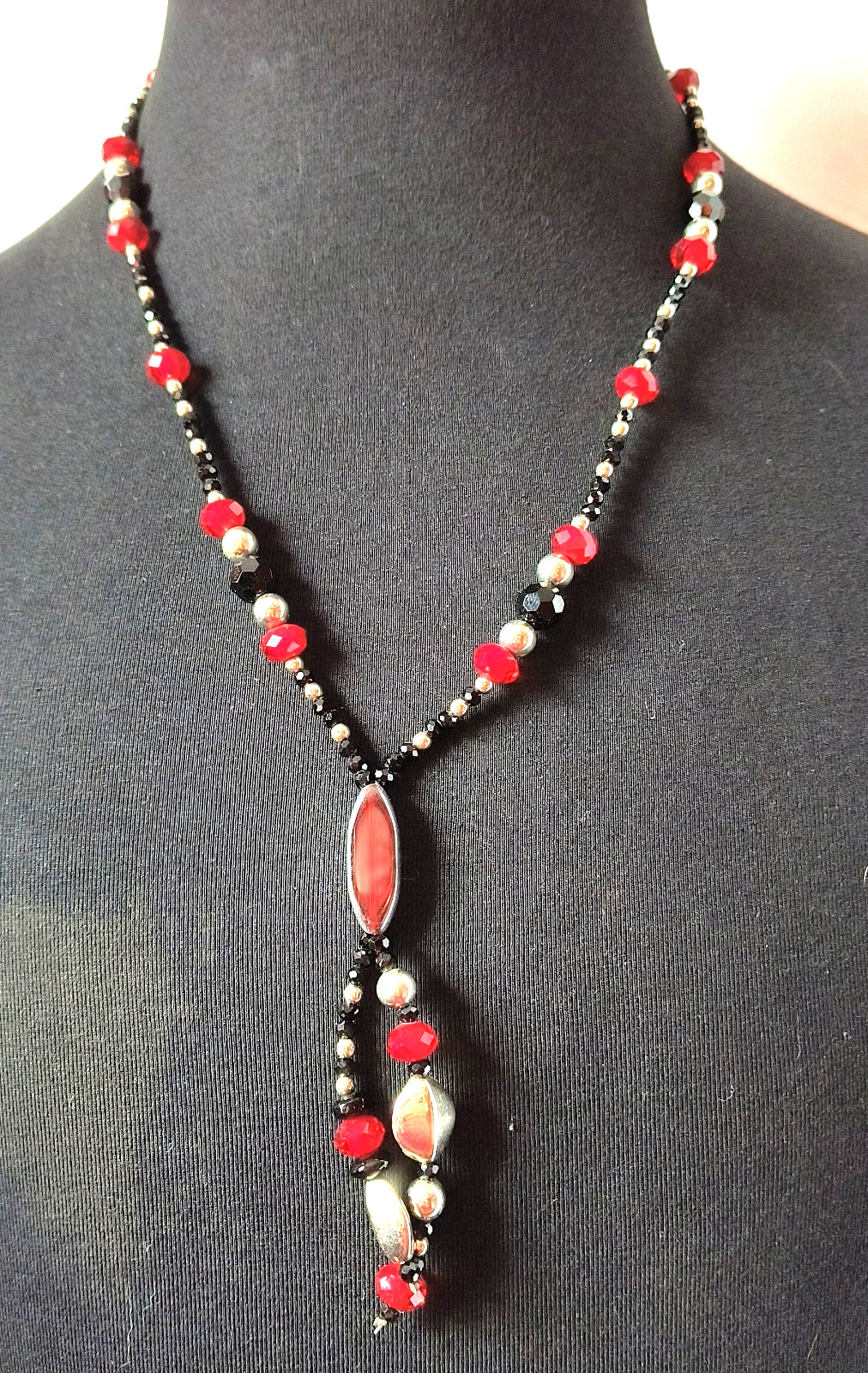 Red Black Silver Color Beaded Necklace 32″ Casual Wear Lobster Closure