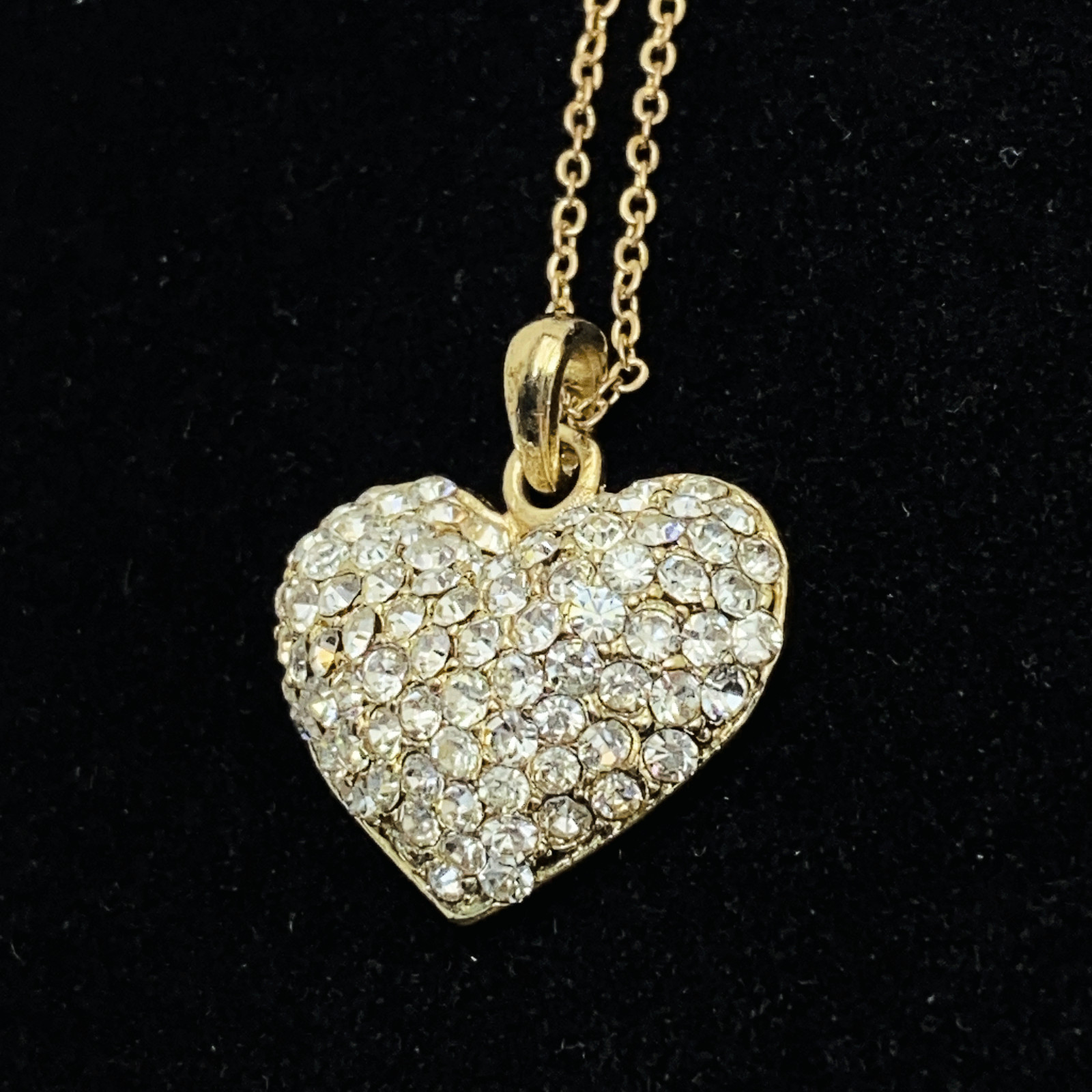 Sparkly Heart Pendant Pave Rhinestone Gold Tone 17″ Chain Necklace Very Good