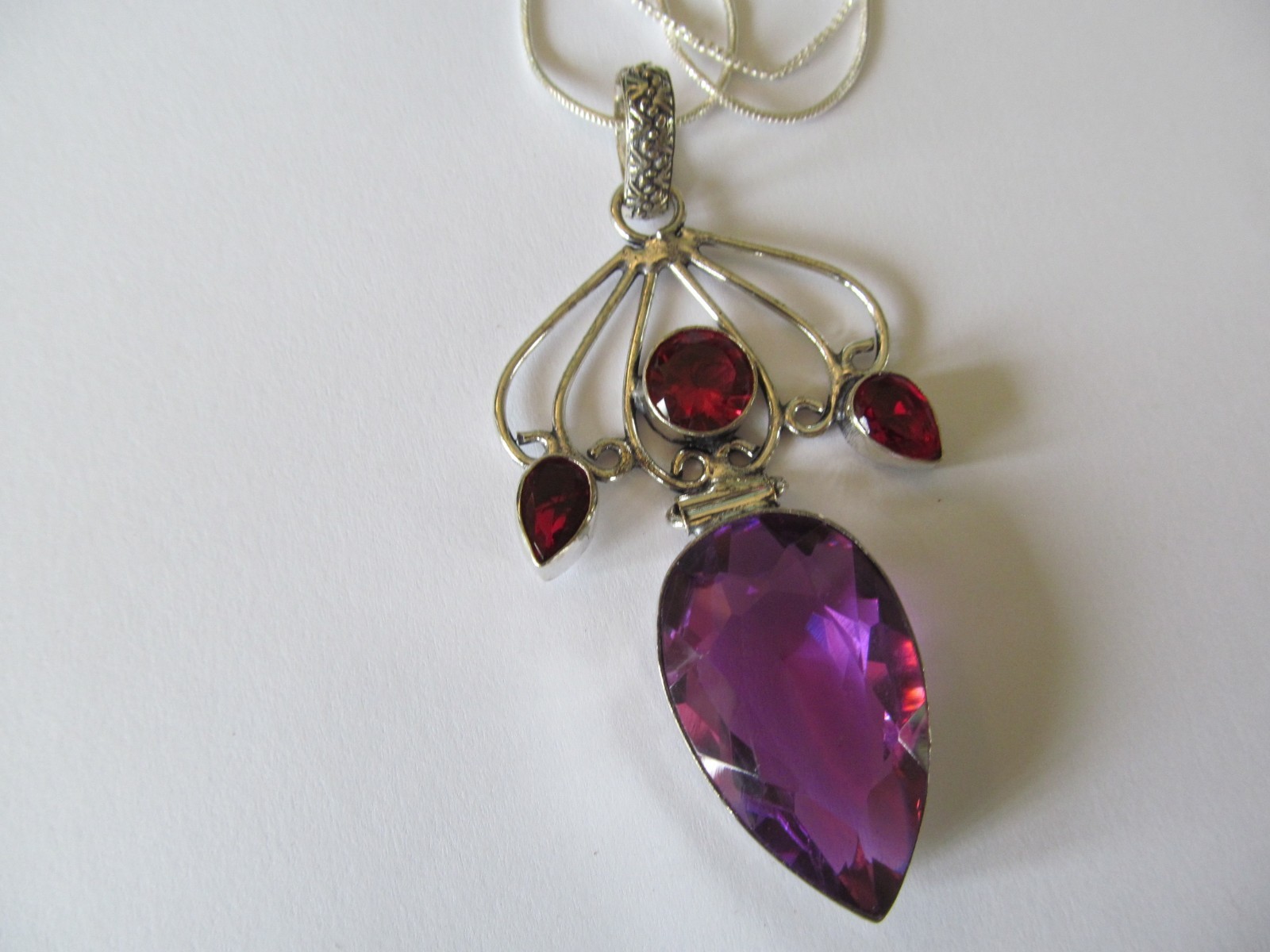 NEW TRIANGLE FACETED AMETHYST CRYSTAL-RED CRYSTALS PENDANT SILVER SNAKE NECKLACE