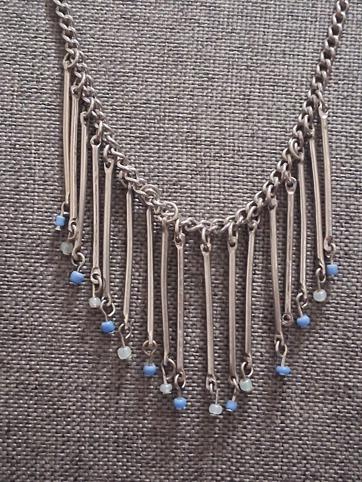 Double-strand bead cluster & fringe style necklace, blue & white beads, silverto