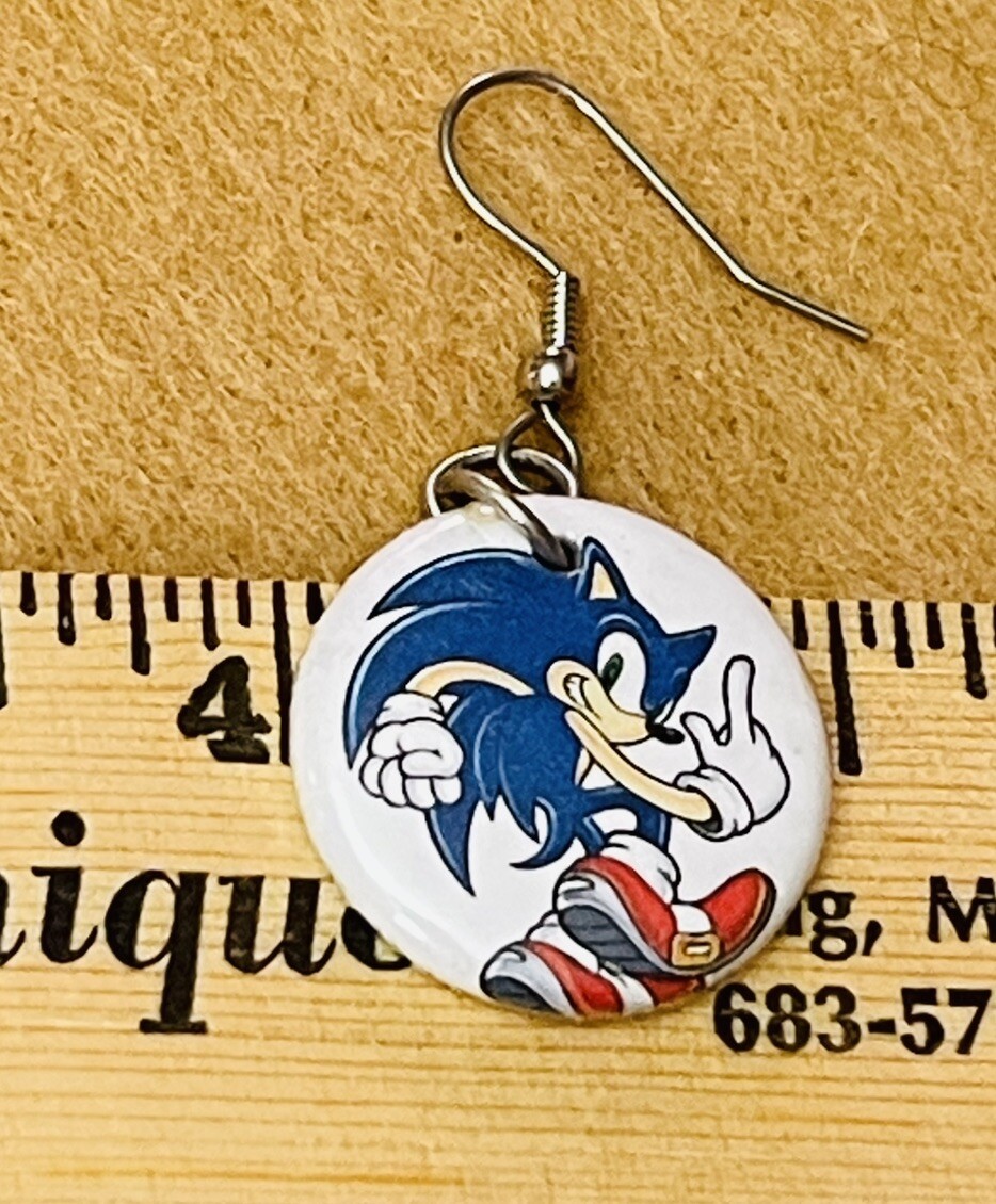 SONIC THE HEDGEHOG EARRINGS ROUND DANGLING FRENCH WIRES SEGA CLASSIC CARICATURE