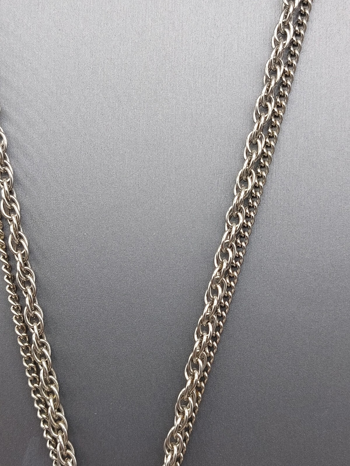 Beautiful Pendant Necklace Double Chain Silver Tone Oval Heavy Pendant 20″