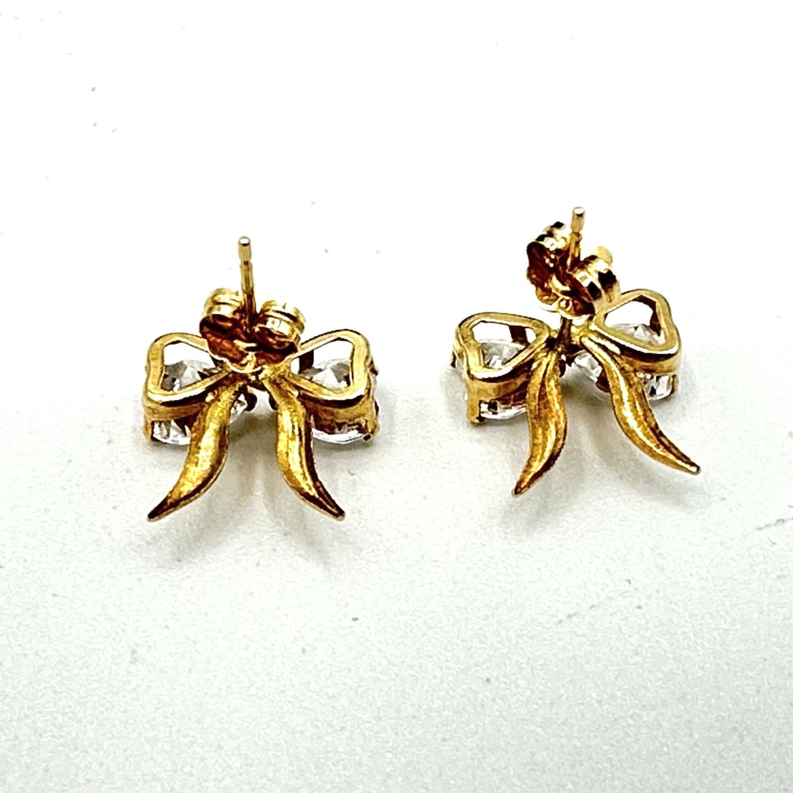 10K ribbon bow earrings – yellow gold studs w/ heart-shape CZs – dainty 3/8″ 1g