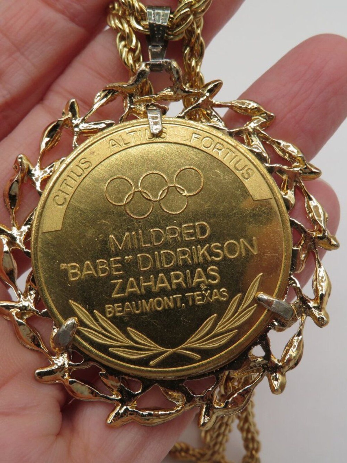 Babe Didrikson Zaharias Commemorative Medallion Pendant Gold Tone Necklace