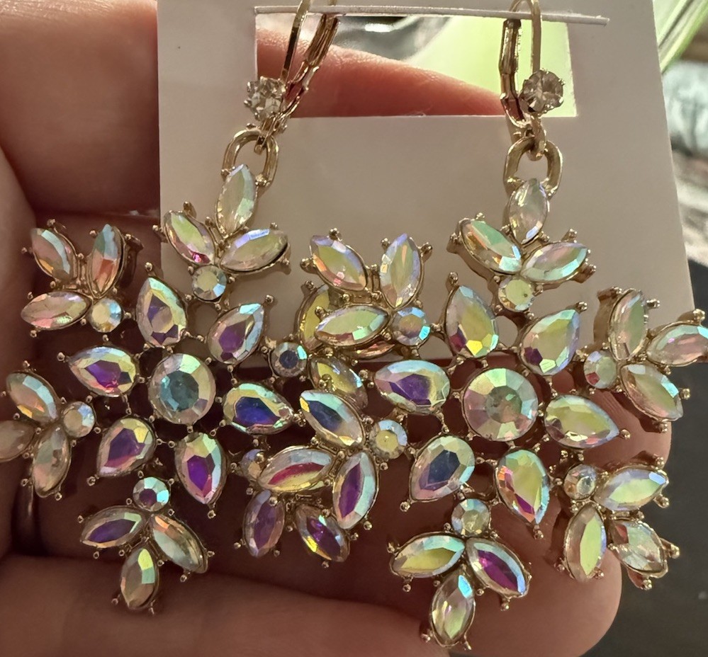 NWT Betsey Johnson Aurora Borealis Snowflake Earrings Iridescent Dangle Jewels