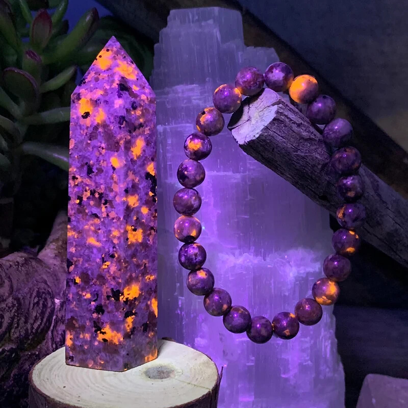 Yooperlite 8mm Beads UV Reactive Flame Stone Glowing Healing Unisex Bracelet