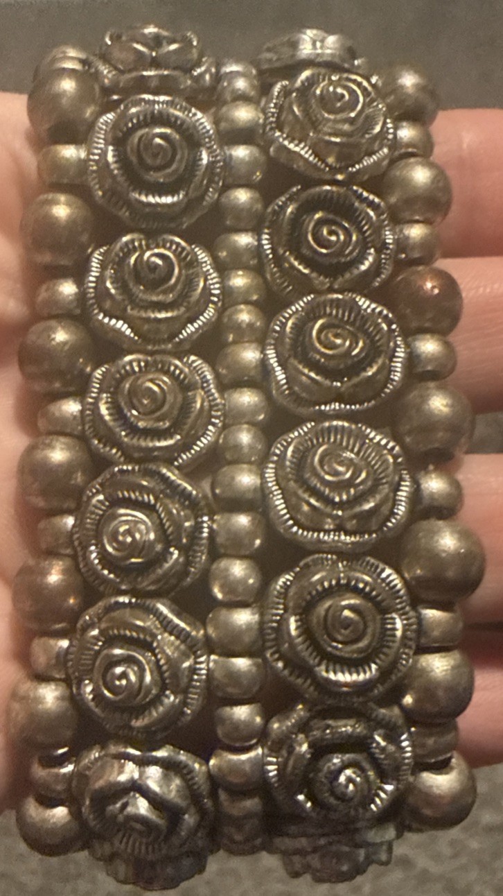 LARGE BOLD RUNWAY COUTURE SILVER TONED METAL ROSE BEADS STRETCH CUFF BRACELET