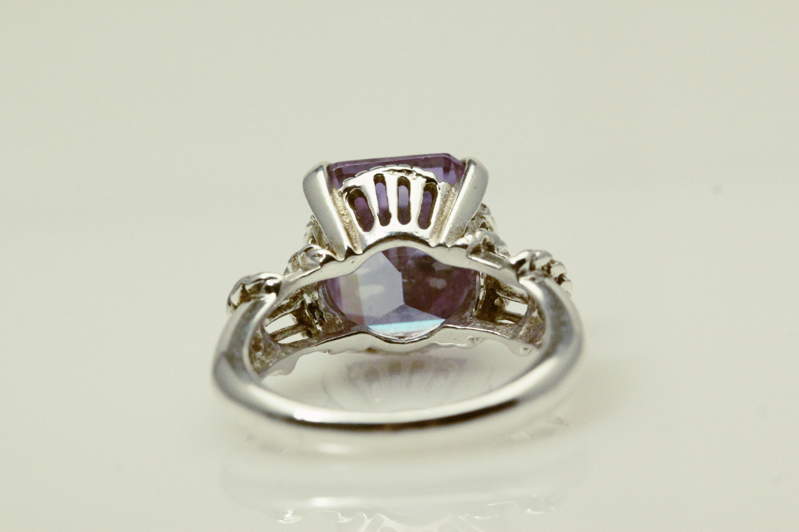 925 Sterling Silver Size 7 Rectangle Cut Light Purple CZ Ring 7.3 Grams RIN8606
