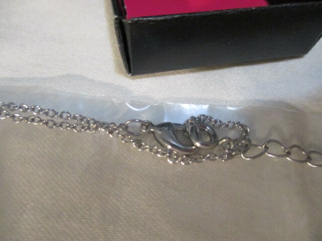 AVON Rhinestone Silvertone 1″ Heart Charm & 16 1/2″ w/3 1/2″ex Silvertone Chain