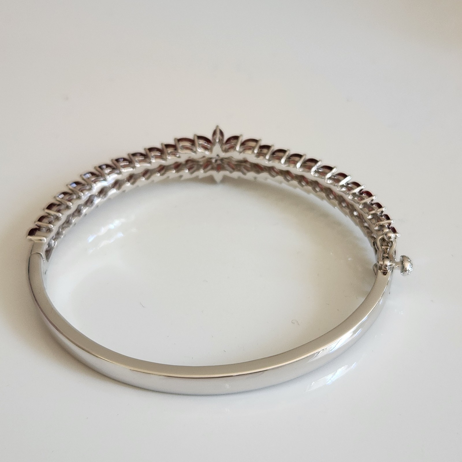 Rajasthan Garnet Oval Bangle with Mozambique Garnet in Sterling Silver 10.58cts