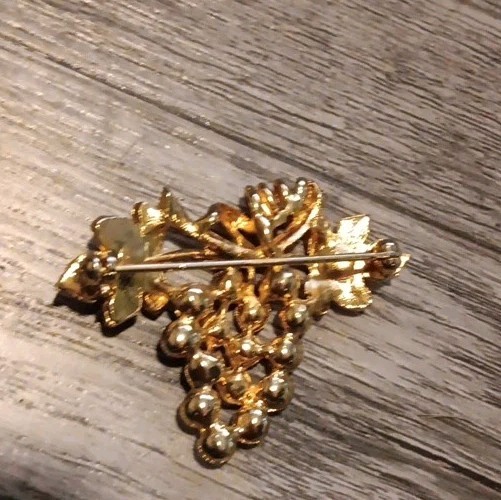 Vintage Rhinestones Red Green Grape Cluster Brooch Goldtone Pin Estate Jewelry