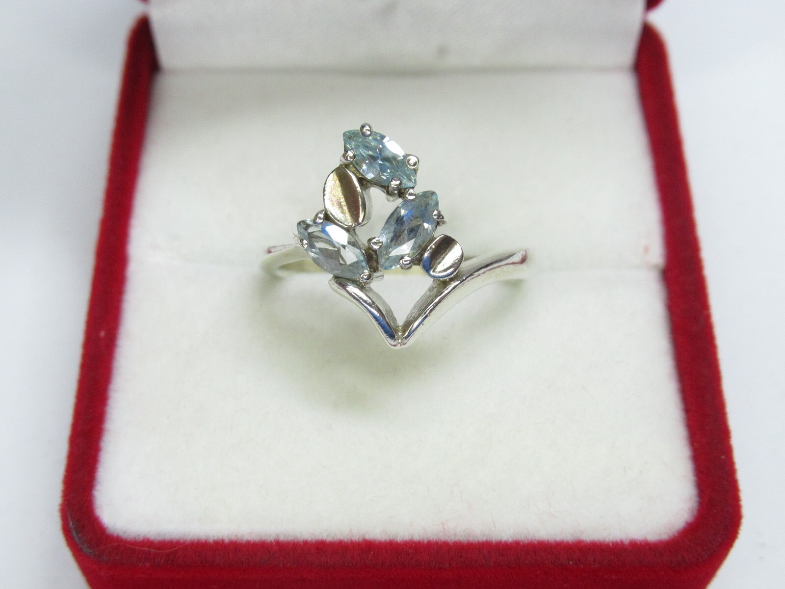 Women’s 925 sterling silver, 375 gold ring, topaz, 3,52 gr, size 7,75.