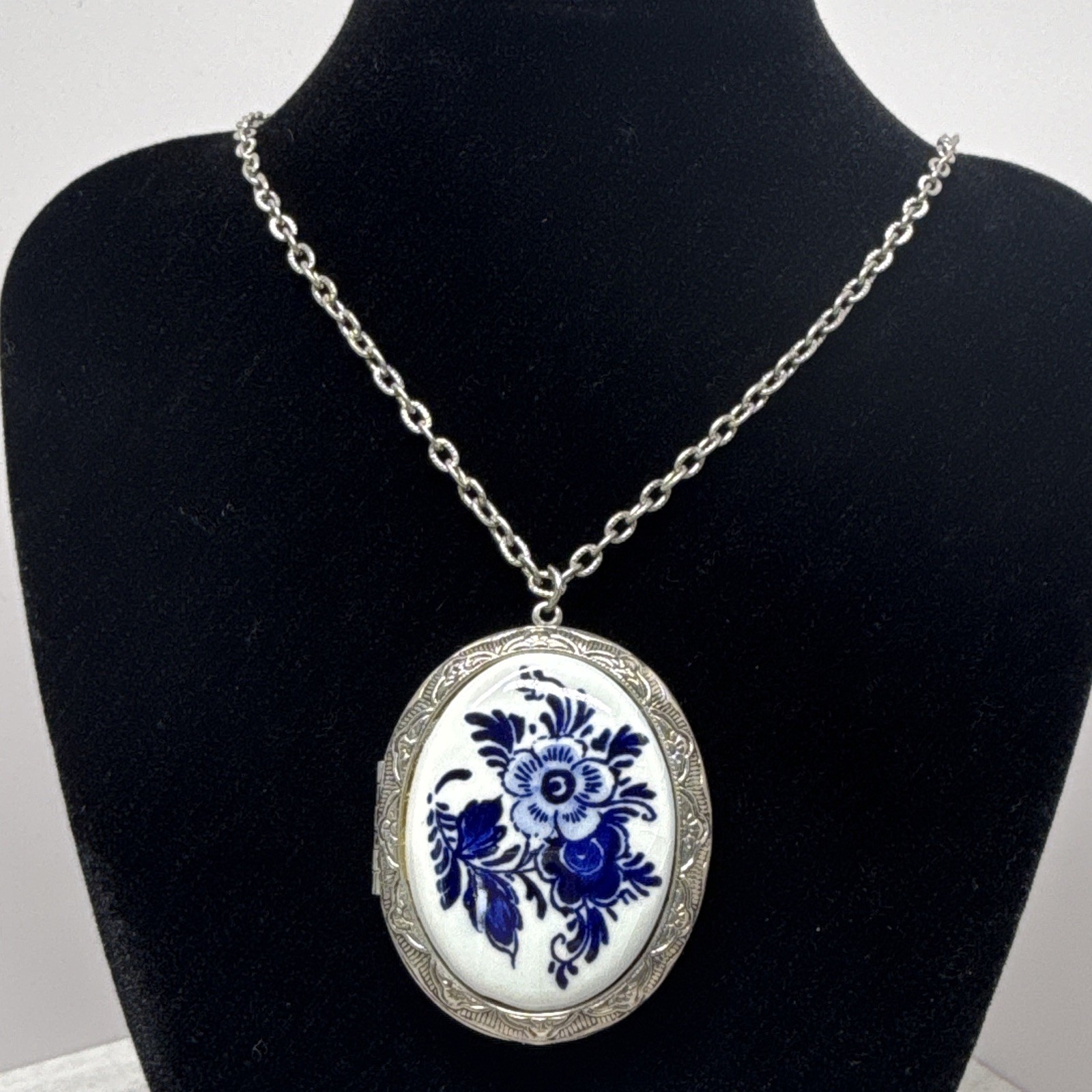 Silver Tone Metal Cable Chain Necklace Delft Blue & White Floral Locket Pendant