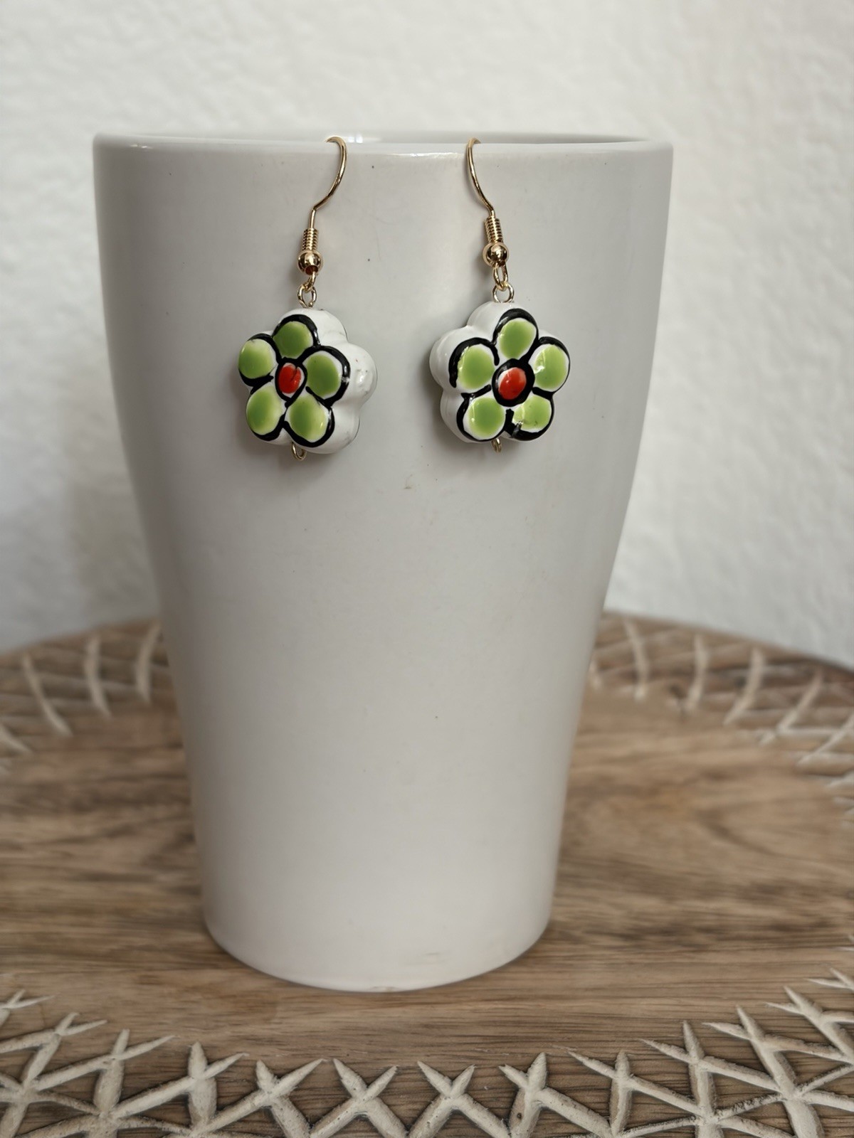 Green White Flower Dangle Hook Earrings Gold Tone Floral Enamel Lightweight