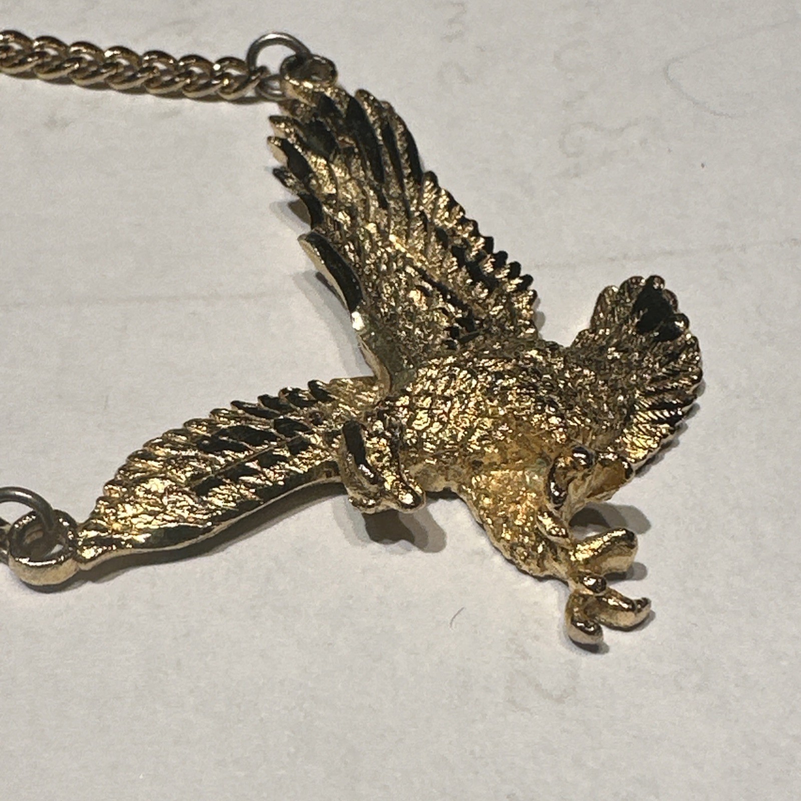 Eagle On Chain Gold Color Not Sure Of Metal 19 In Chain