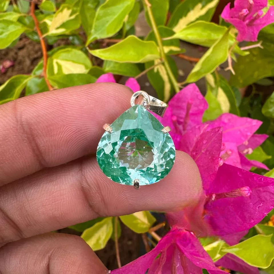 Natural Certified 23.40 Ct Green Sapphire Loose Gemstone Silver 925 Pendant