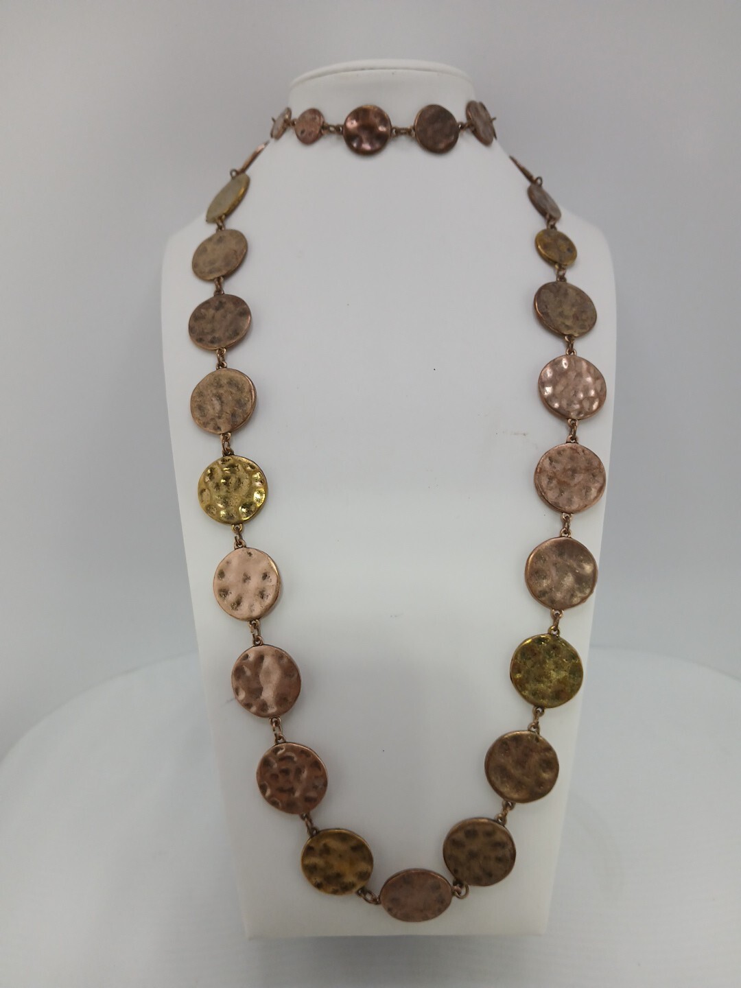 CHICO’S mixed metals hammered graduated discs stations design 36 in necklace