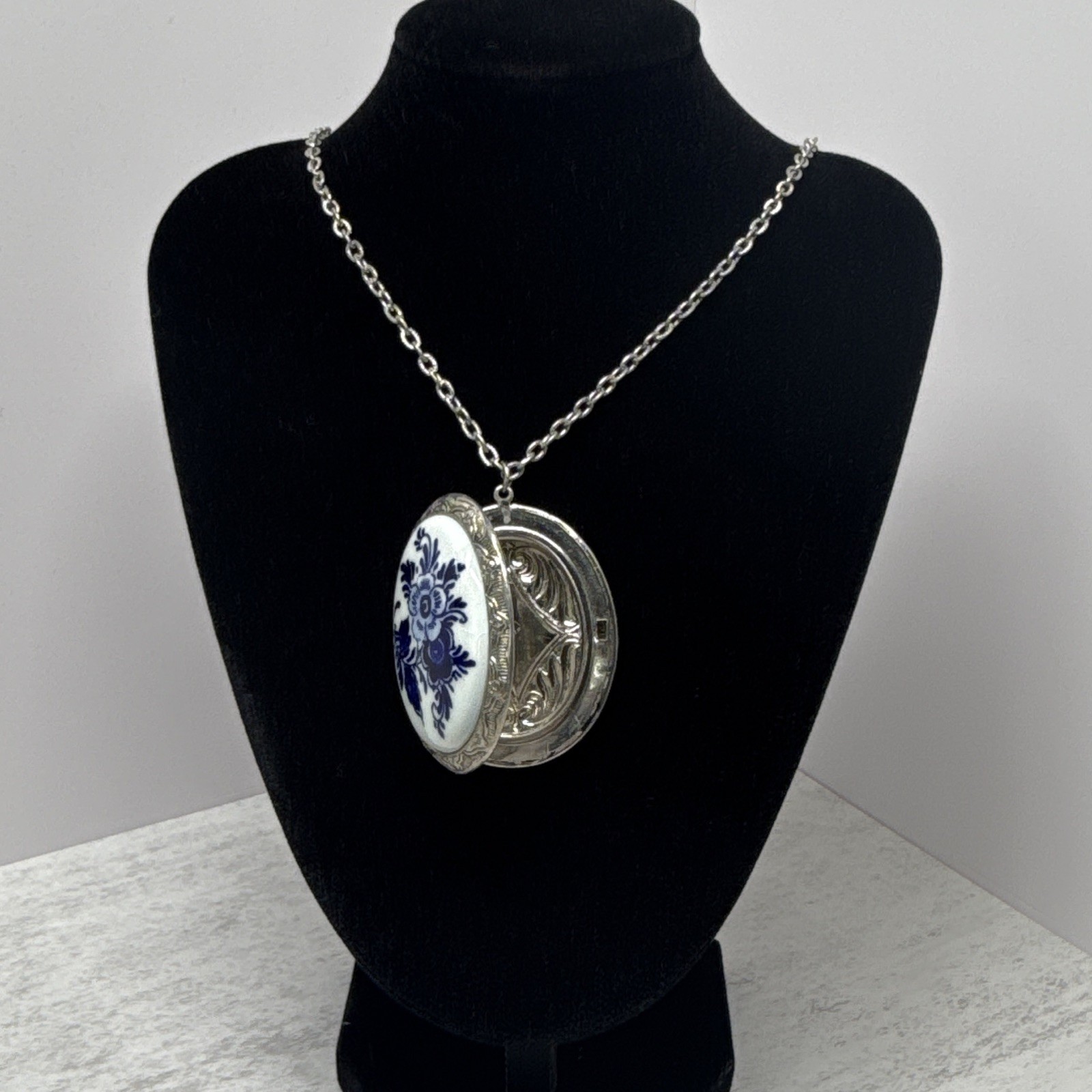 Silver Tone Metal Cable Chain Necklace Delft Blue & White Floral Locket Pendant