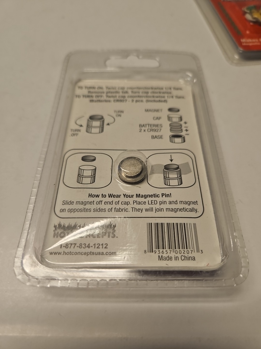 2 Christmas Magnetic Pins Holiday Santa Flashing LED Light New In Package