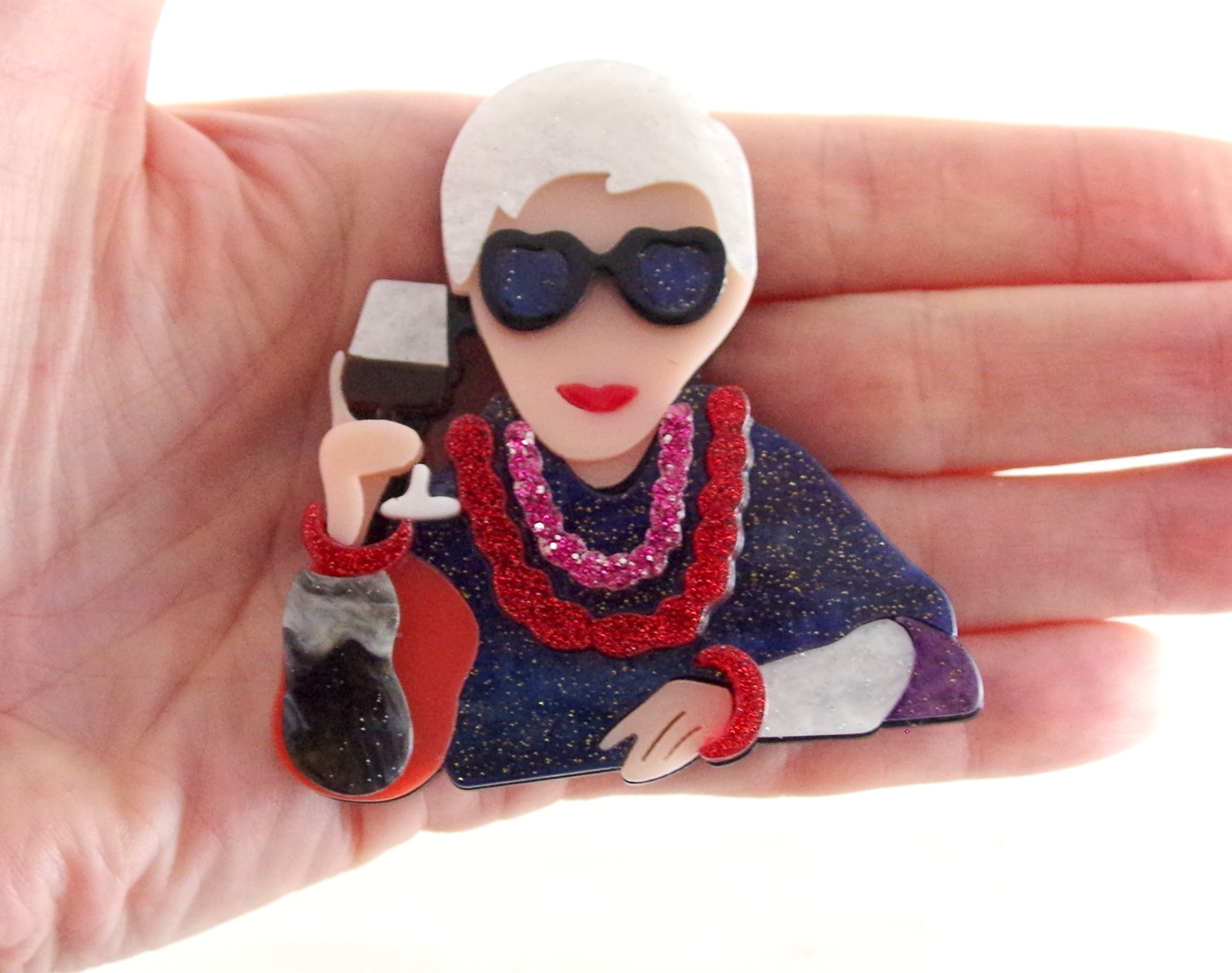 2.5″ NWOT IRIS APFEL w/ WINE GLASS LAYERED ACRYLIC GLITTER BROOCH PIN