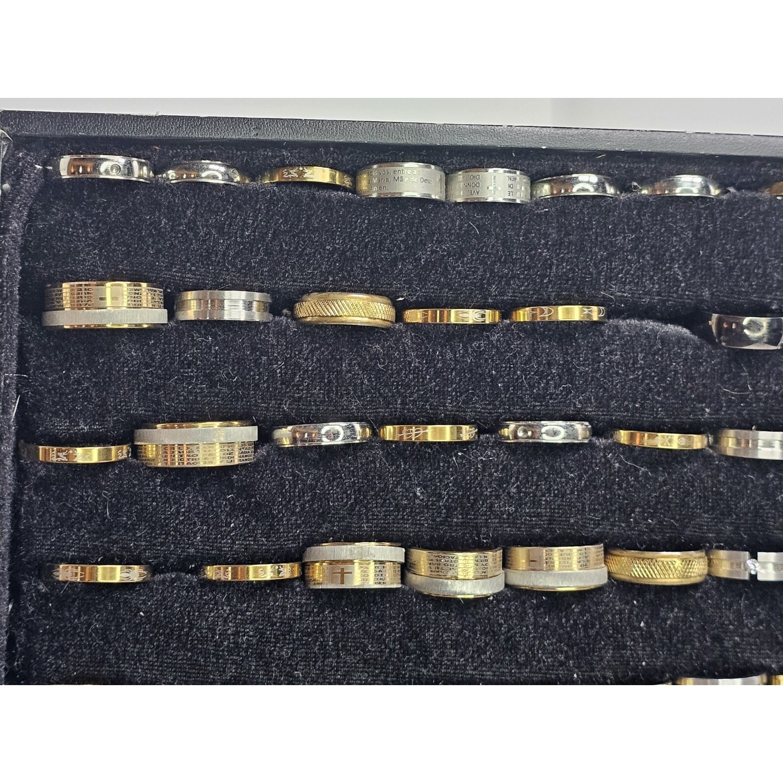 Ring/Band Lot/Tray – Various Sizes – Base Metals