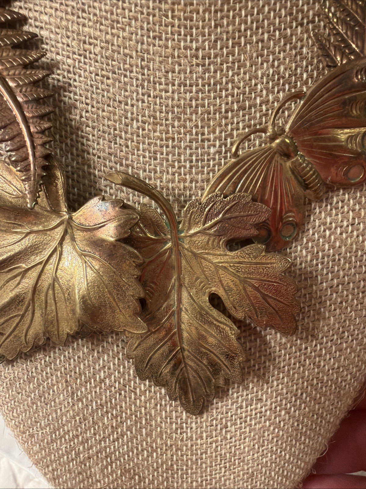 Vintage RARE… ROBERTO BY RFM BronzeTONE LARGE LEAF NECKLACE With Green Beads.