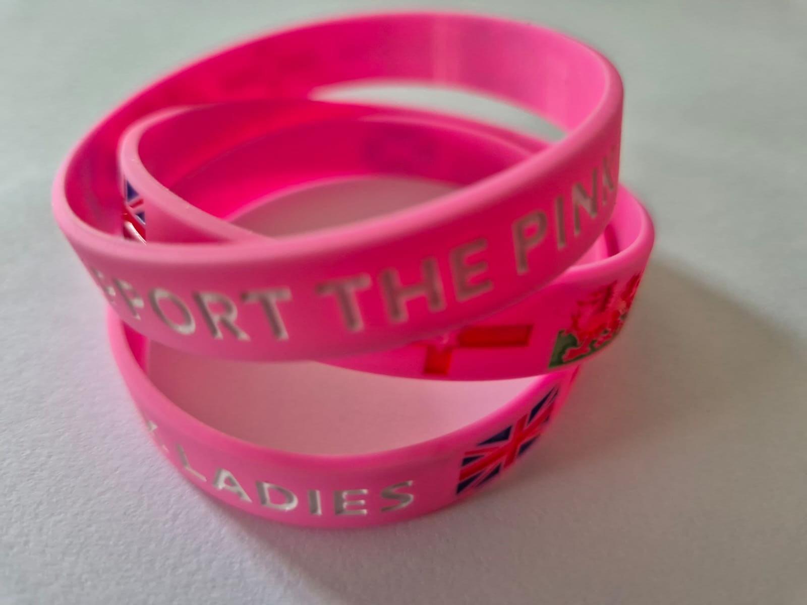 1 SINGLE I SUPPORT THE PINK LADIES Bracelet All UK Flags