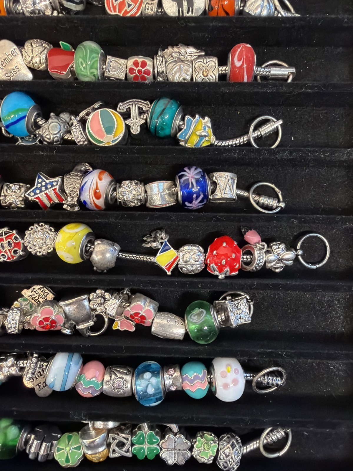 Willabee and Ward 12-Month Holiday Charm Bracelet w/ Display Case Ms2