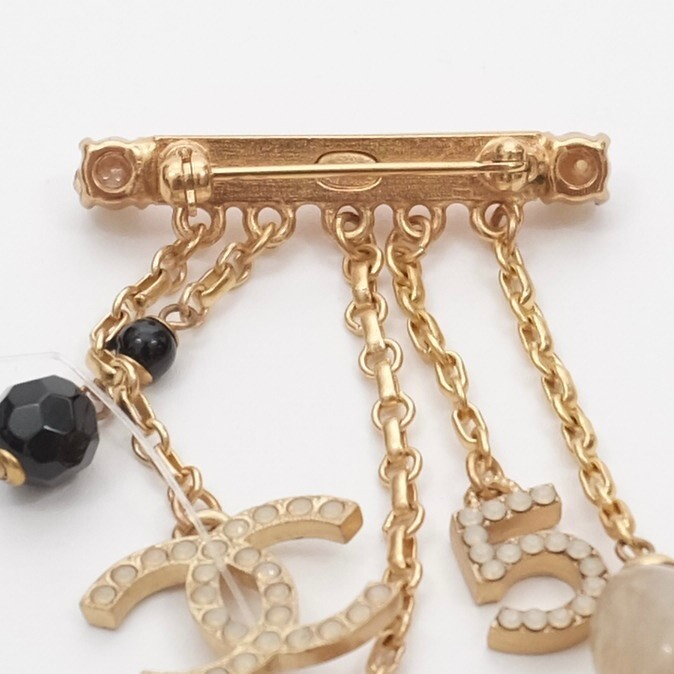 01A Chanel brooch pin bar XL charms lion 5 stones chains gold
