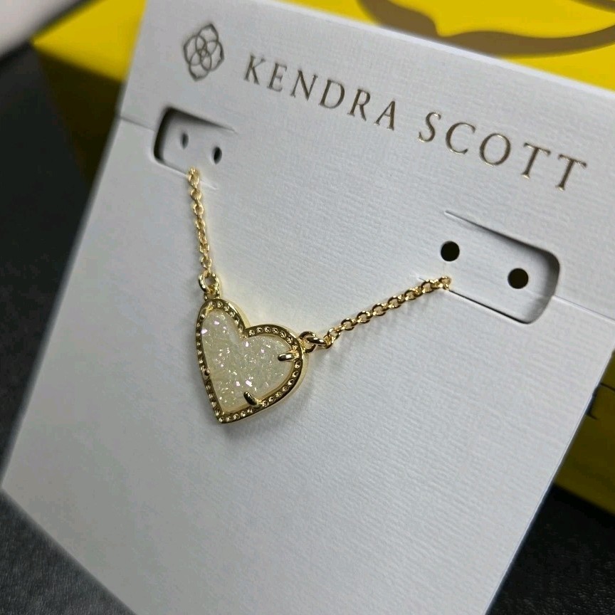Kendra Scott Ari Heart Pendant in Gold Iridescent Drusy