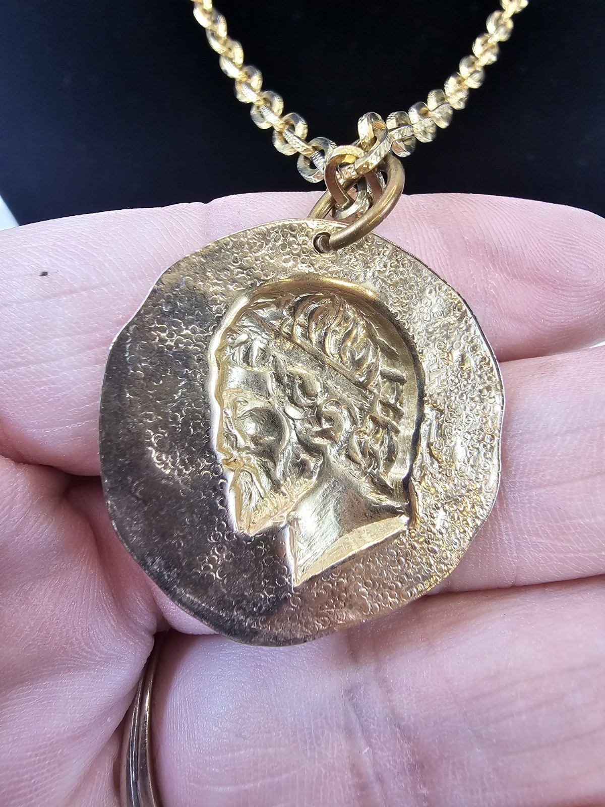 Coin design Pendant Necklace Goldtone