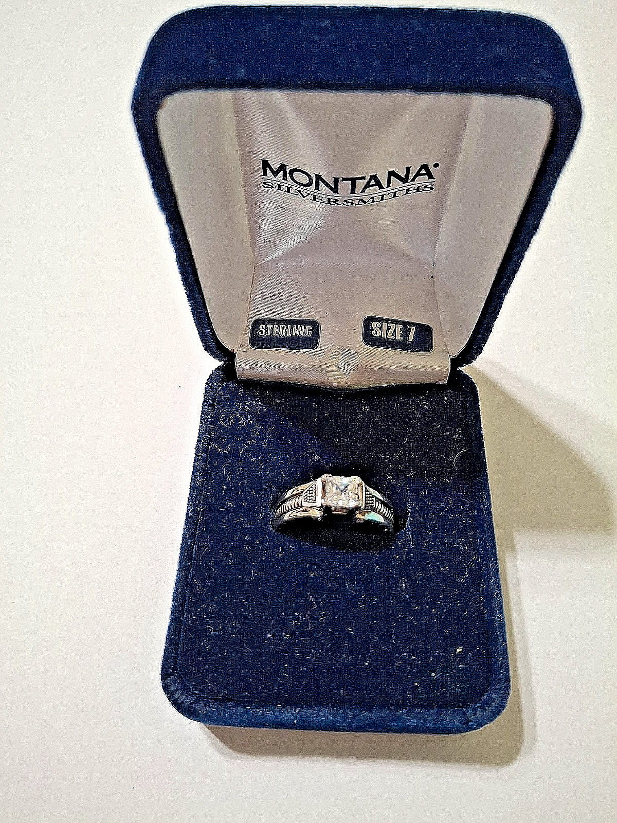 Montana Silversmiths Women’s Silver Single Stone Horseshoe Nail Ring – RG3419CZ