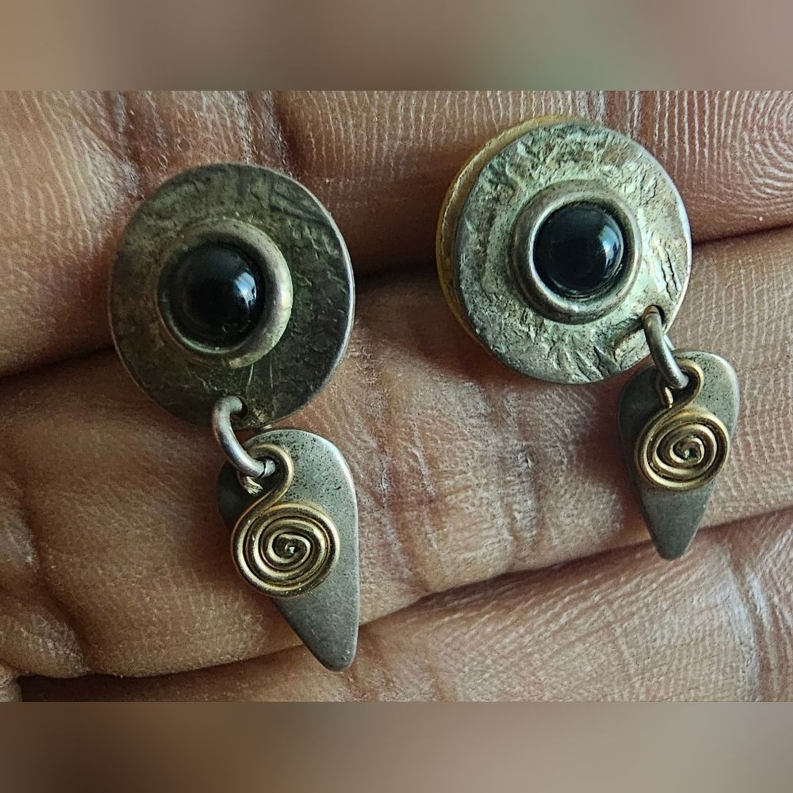 Vintage small modernist, Egypt revival, black stone silver post dangle earrings