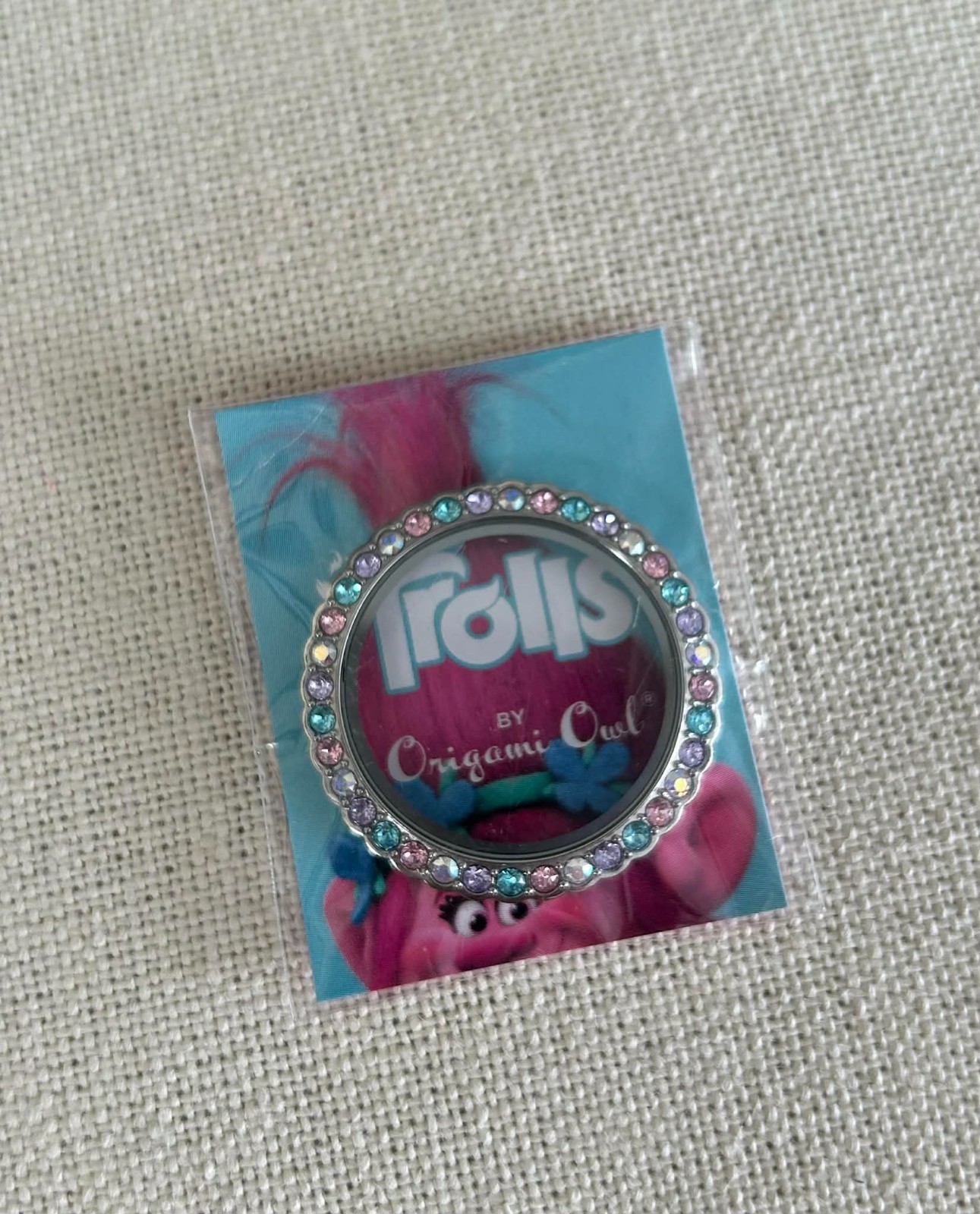 Origami Owl BZ4035 Trolls Large Silver Scallop Locket Twist Face w/Crystals”NIP”
