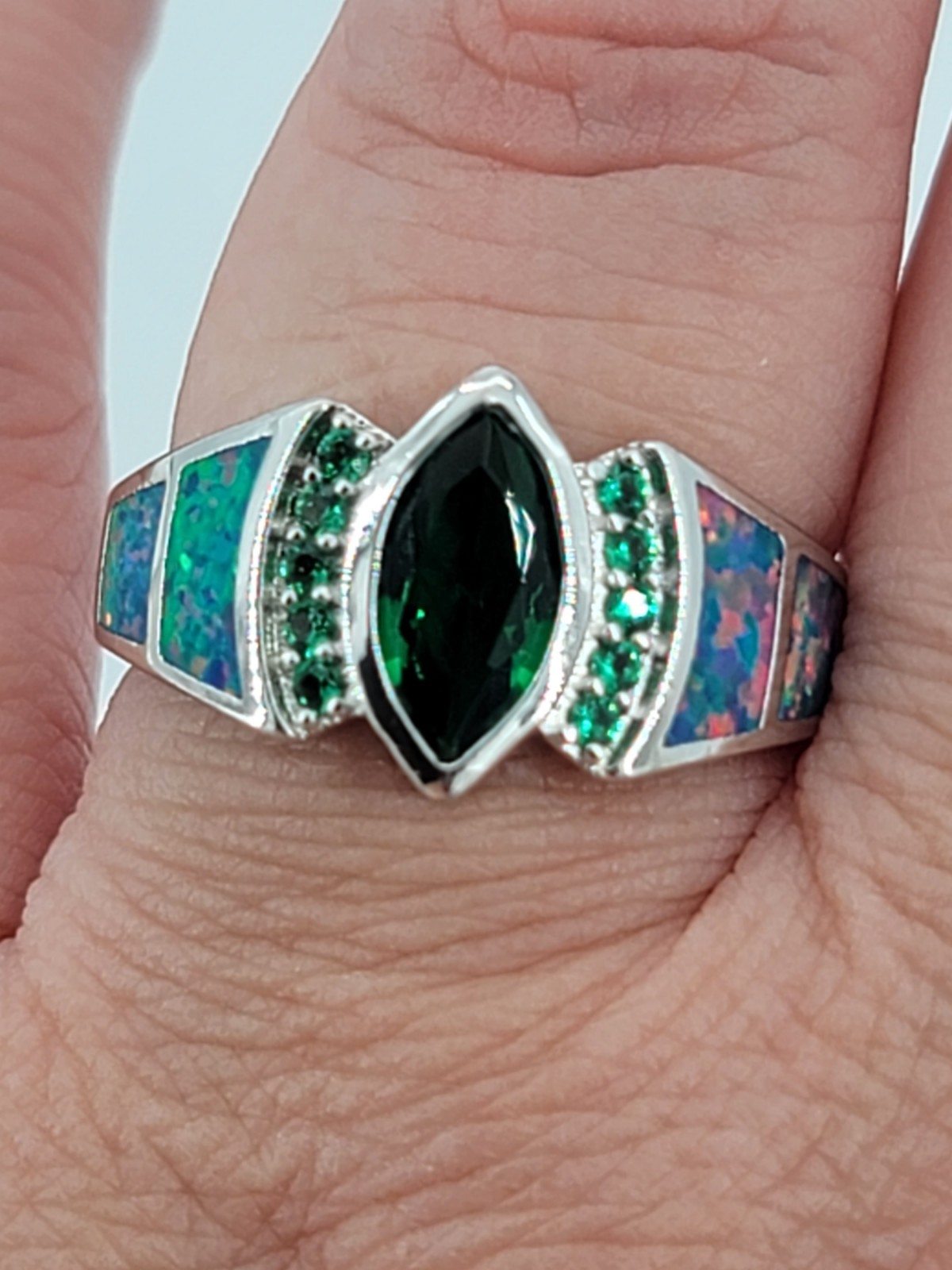 Gorgeous 925 Marked Sterling Silver Simulated Opal & Green Stone RING