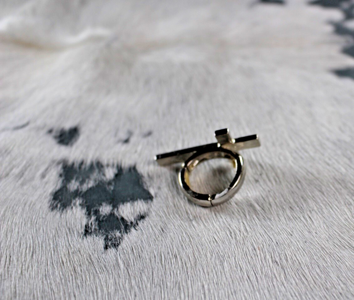 Western Womens Ring 1 1/2 x 5/8 in up to 8 Cross Silver Crystal Stretch