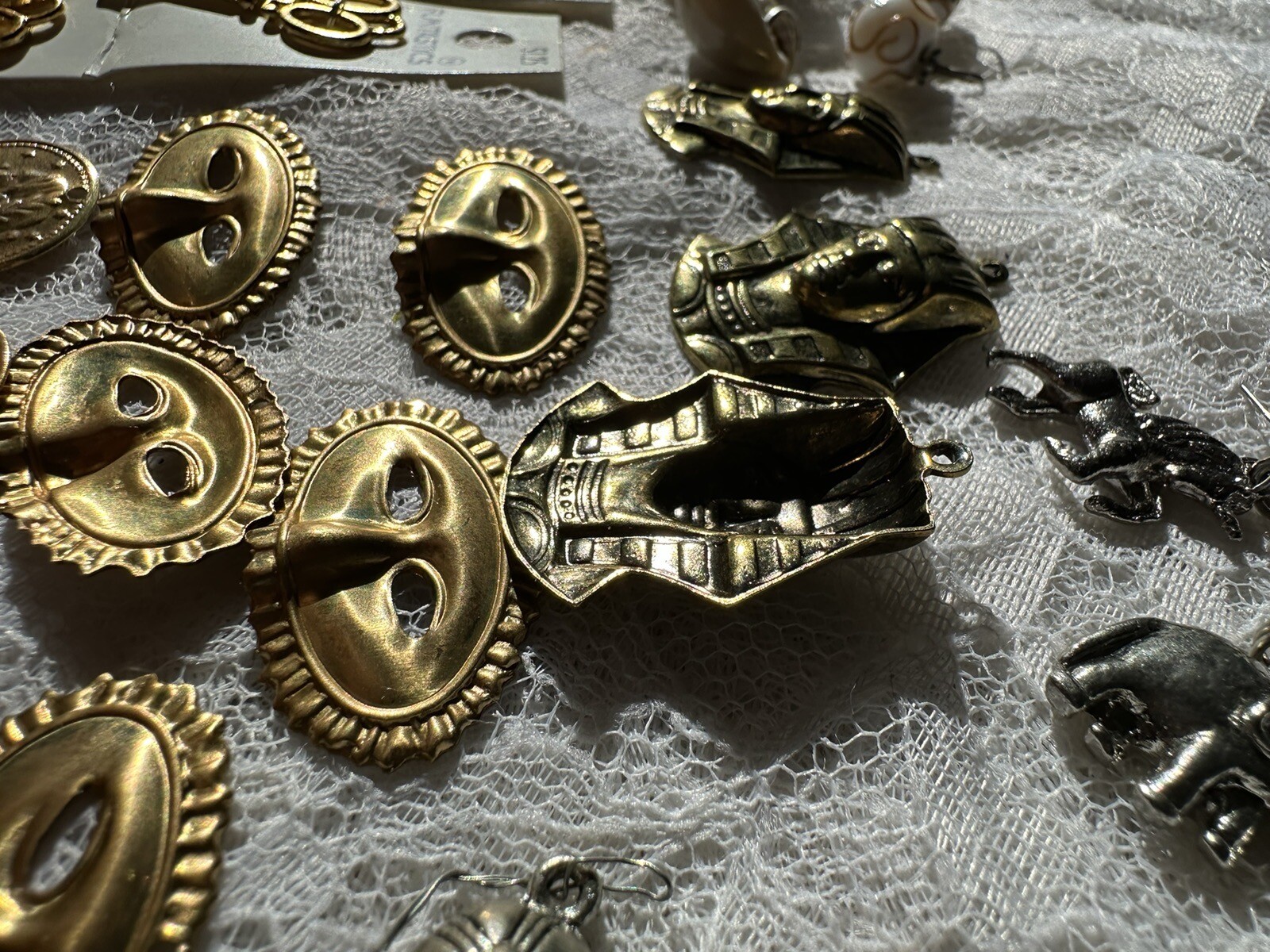 Huge Lot Of Charms King Tut Masks Sports Hearts Unicorn Tennis Scissors Coins