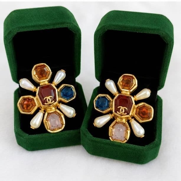 CHANEL 01A Coco Mark CC Multicolored Gripoix and Faux Pearl Earring No Box