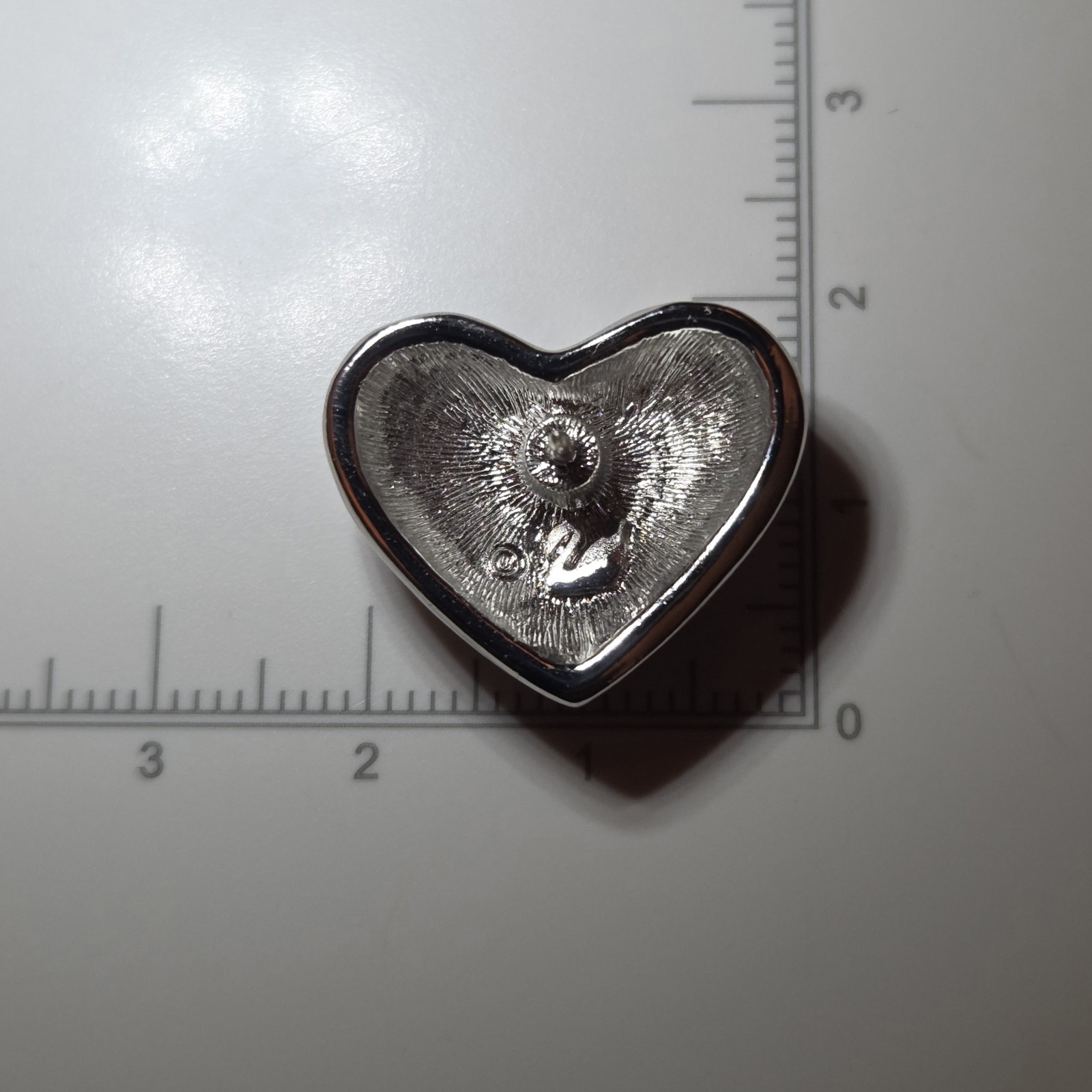 Swarovski Crystal Brave Heart American Flag Patriotic Commemorative Tack Pin