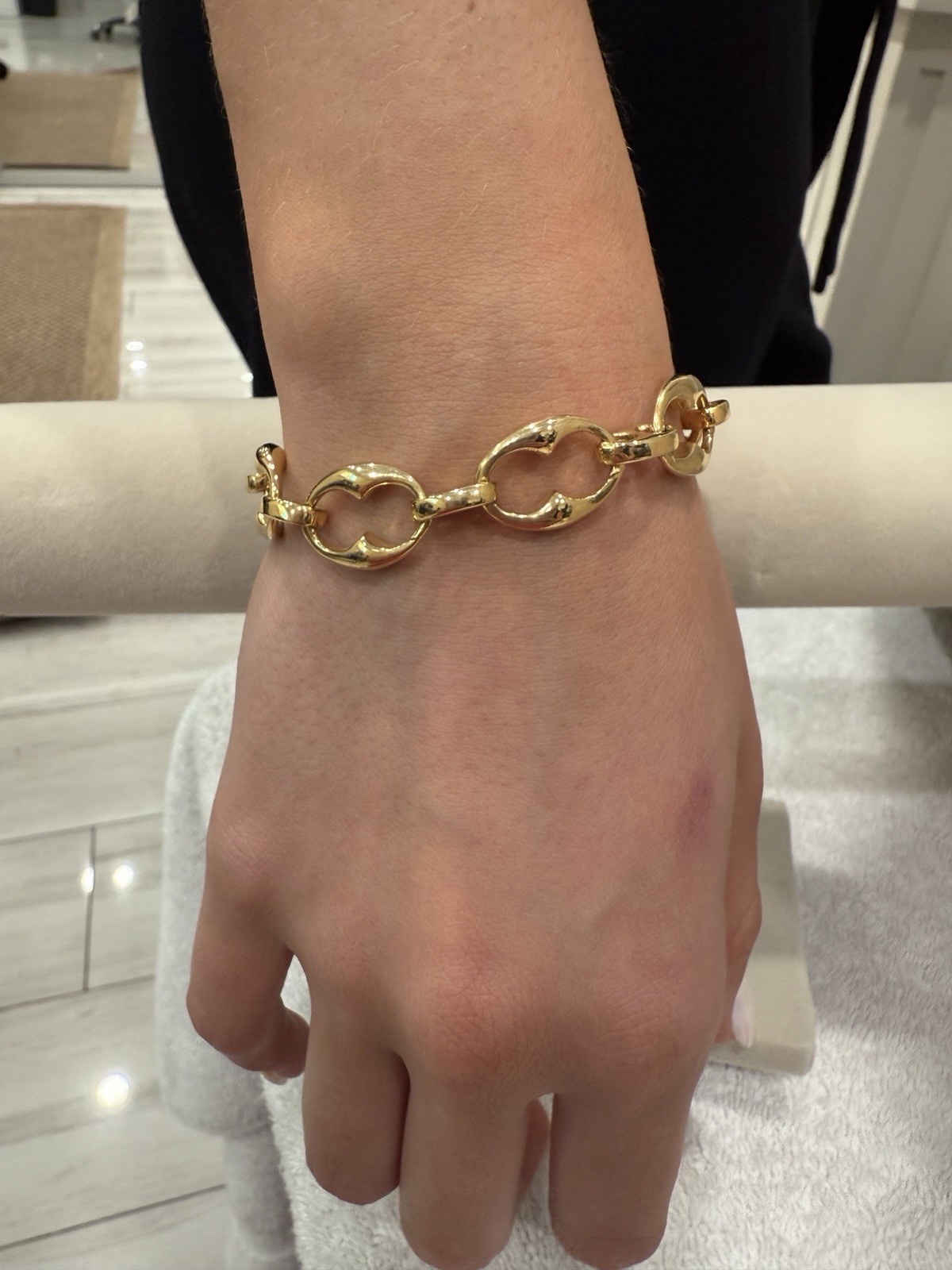 Gold Tone Oval Link Chain Bracelet Metal Jewelry No Stone Oval Shape