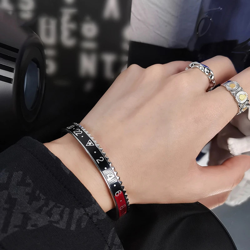 Men and Women Stainless Steel Personality Bracelets Digital Speedometer Bracelet