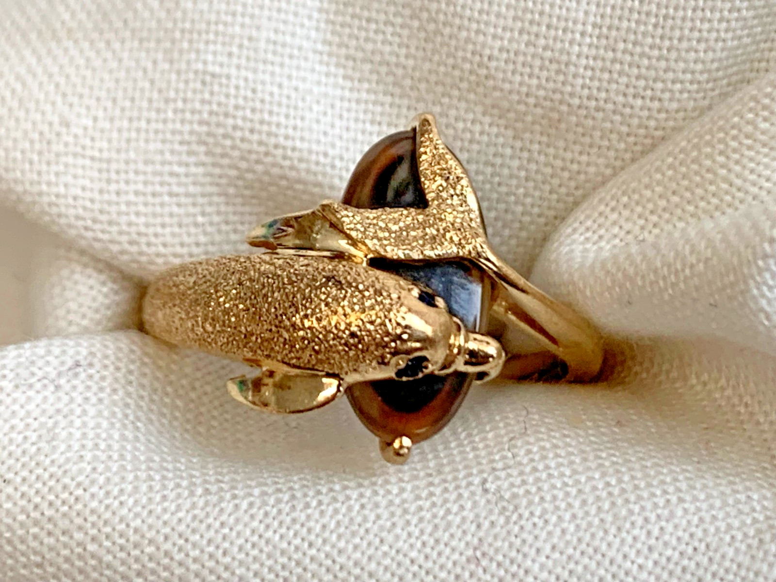 10K Yellow Gold Dolphin Ring 2.53g Fine Jewelry Size 5.25 Band Onyx Look *READ*