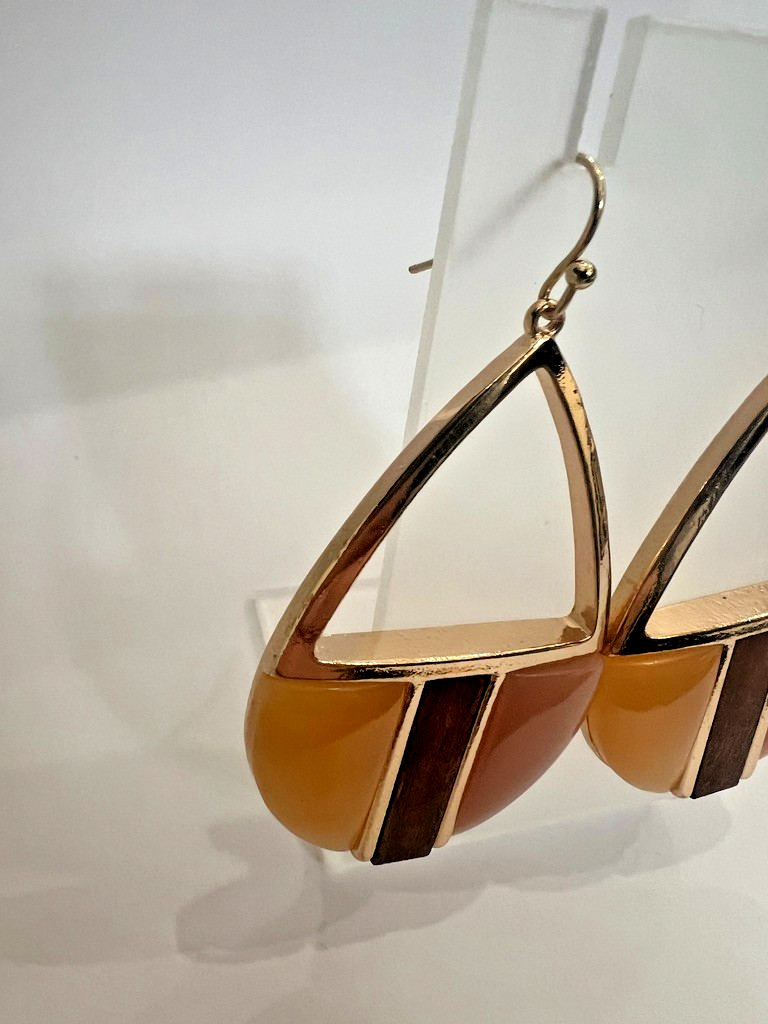 Uncas Int Gold Blush Wine Dangle Earrings Resin Wood Earth Tones Vendor Sample